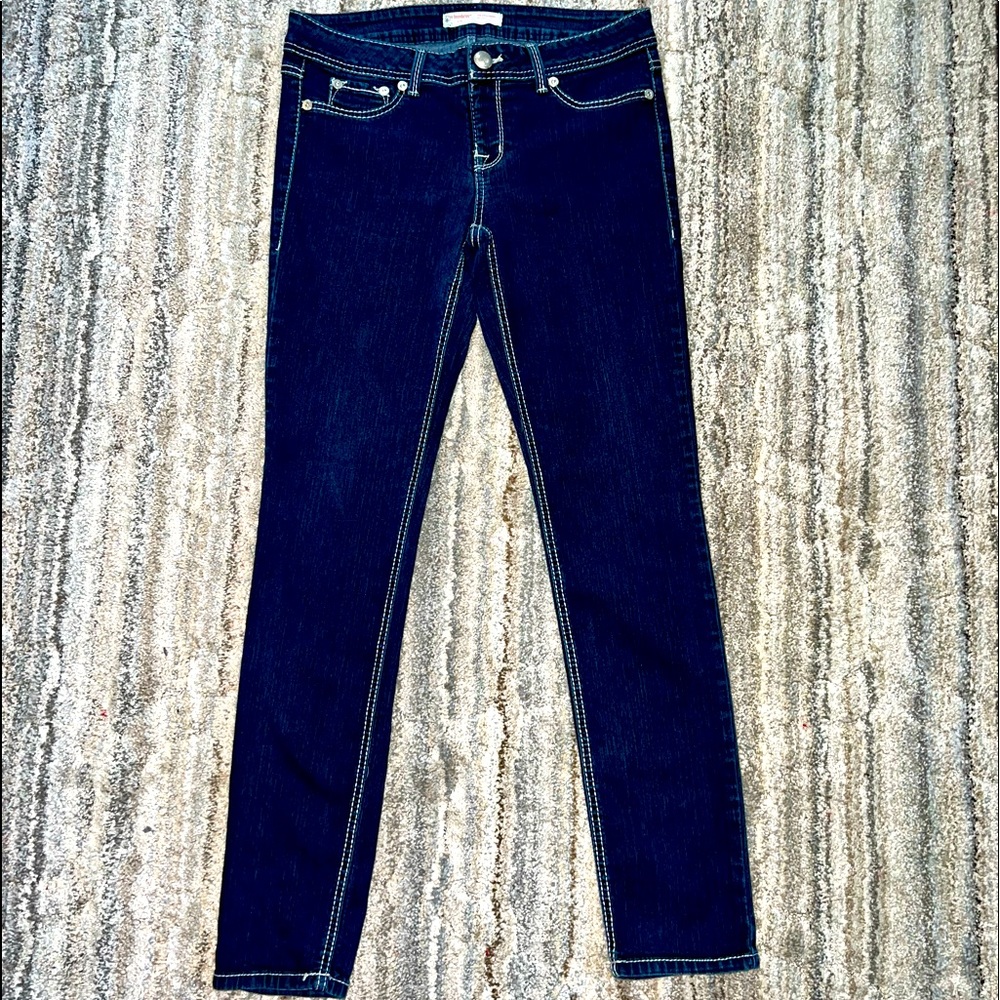 Dark denim pull on jeggings.